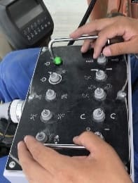 Drilling is performed by a wired controller. The controller is lightweight and simple to operate.