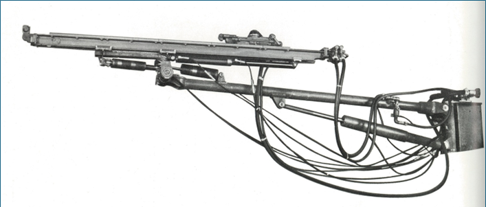 F11を搭載したガイドレールを架装した当時の標準ブーム